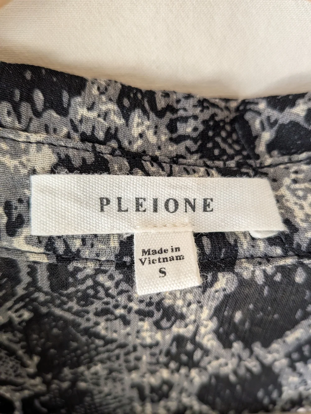 Pleione lightweight sheer